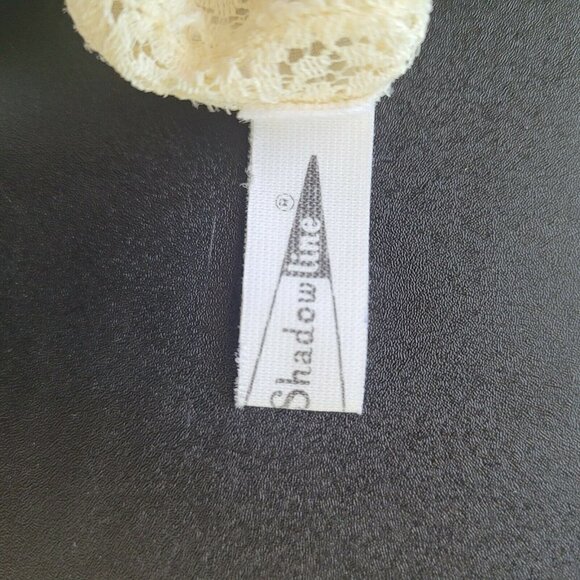 Vintage ShadowLine Half Slip Pillow Tab Cream 1060's Sm High Slit Lace Trim USA - Picture 8 of 9